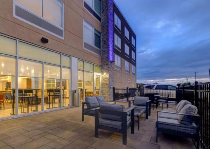 Holiday Inn Express & Suites - Detroit - Dearborn By Ihg Esterno foto